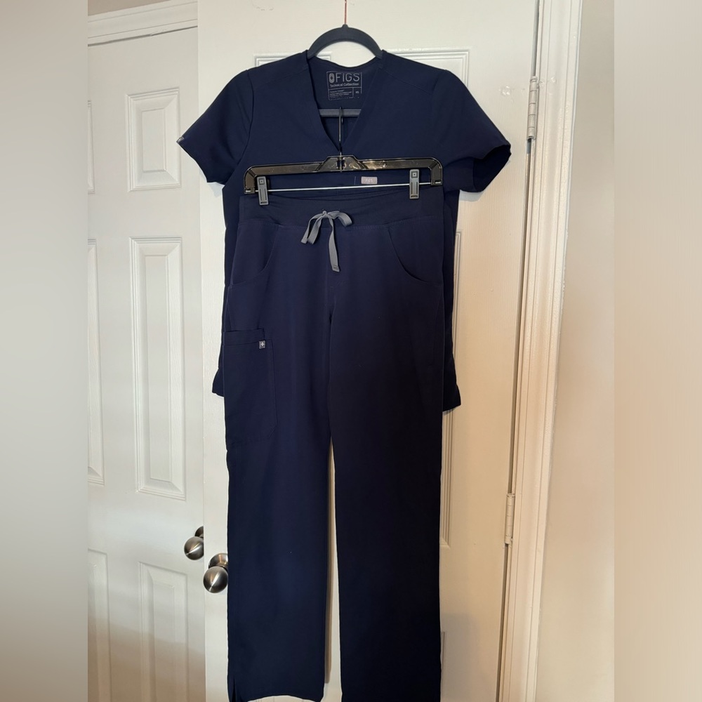 Figs navy blue scrub set. XS.